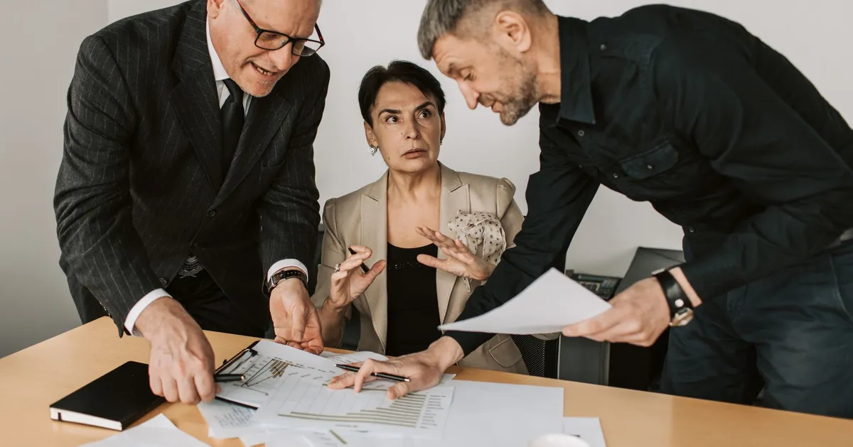Base de dados de leads B2B gratuita: o que existe e o que funciona de verdade