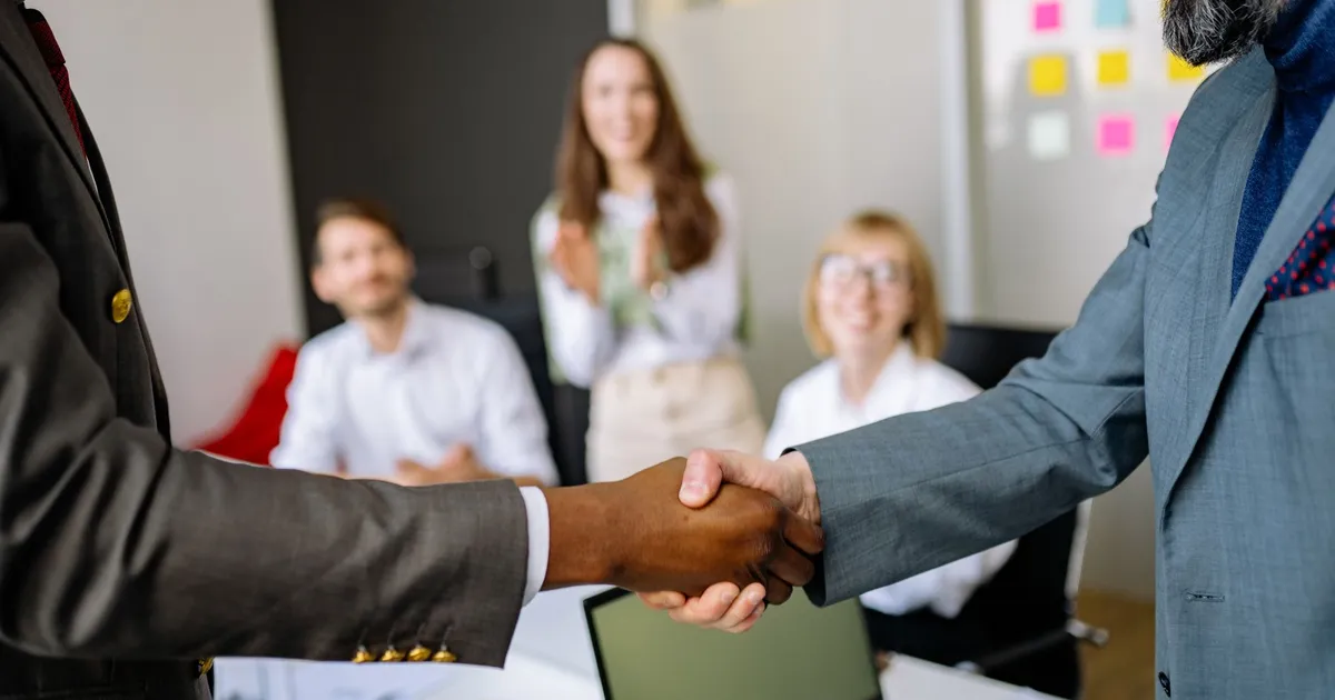 Como conseguir leads de empresas (guia 2026)